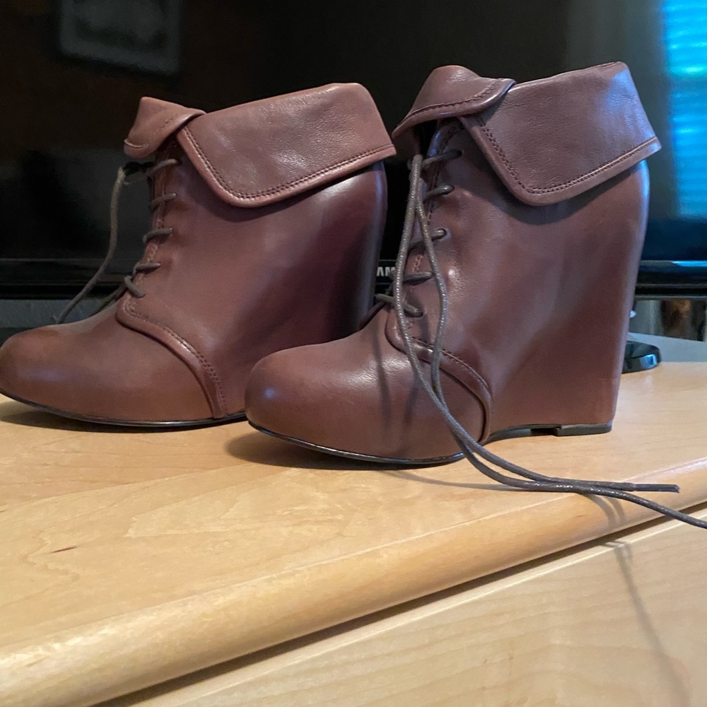 Elizabeth and James (Mary Kate and Ashley) tan leather booties